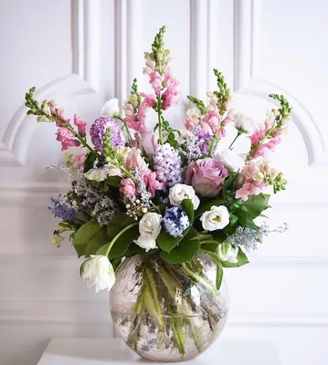 красивые яркие весенние цветы тюльпаны обои. Стоковое Фото - изображение  насчитывающей украшение, флора: 216409802