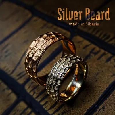 Красивые золотые кольца с цветными камнями Стоковое Фото - изображение  насчитывающей медитируйте, уныло: 159203838