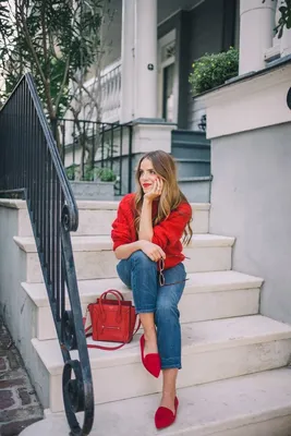 Красные туфли – яркий акцент женского образа