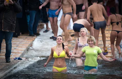 Крещение-2022. Как известные украинцы в проруби купались | Українські Новини