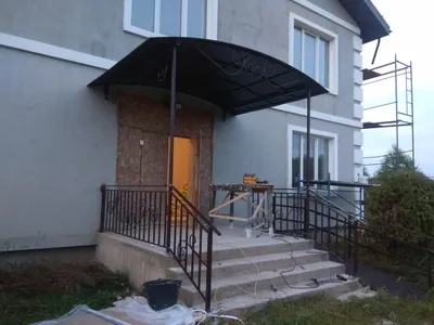 Решетчатое кованое крыльцо для частного дома ККР-193: купить в Москве,  фото, цены