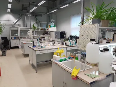 Комплектация современной лаборатории: мебель и оборудование - UOSlab