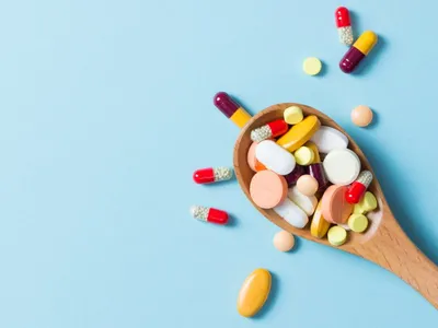Медицина и здоровье: таблетки, медицинские препараты, лекарства, градусник,  кабинет врача, поликлиника, больница Stock-Foto | Adobe Stock