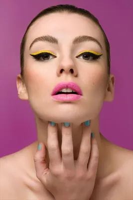 Как сделать идеальный макияж на 8 Марта: видеоинструкция
