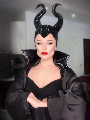 Maleficent makeup, costume Maleficent, cosplay Maleficent | Костюм  малефисенты, Платье из газет, Костюм для хэллоуина