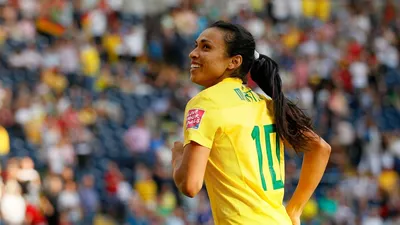 Больно это слышать\". Бразильская футболистка Марта призвала прекратить  сравнивать женский футбол с мужским
