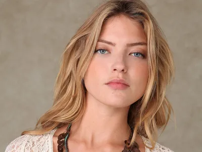 Марта Хант (Martha Hunt) на пляже в Майами (23.03.2017): celebritycity —  LiveJournal