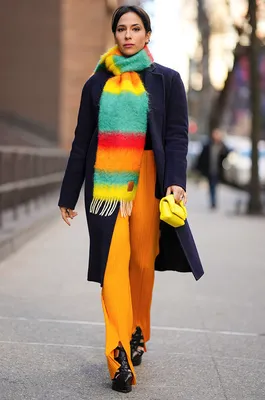 Модные женские шарфы для весны-2023: 5 лучших вариантов, которые спасут  самые скучные образы