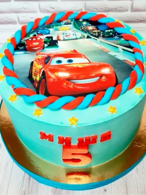 Торт для мальчика на день рождения в семь лет «Молния Маккуин»