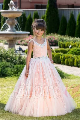 Нарядные платья для девочек: - бальные - праздничные - вечерние - пышные -  свадебные - детские платья на п… | Девушка в платье, Платья с цветами для  девочек, Платья