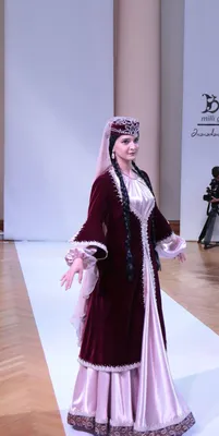 Алейникова М.М. Азербайджанский национальный костюм :