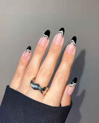 френч маникюр, чёрный френч, лунки | Nails, Nail art, Beauty