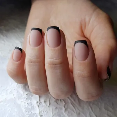 Чёрный френч на короткие ногти в сочетании с чёрными же узорами – классика,  которая подойдет и для офисных будней✨… | Instagram
