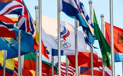 Французы хотят видеть россиян и белорусов на Олимпийских играх в Париже.  Для многих даже флаг не проблема - Ведомости.Спорт