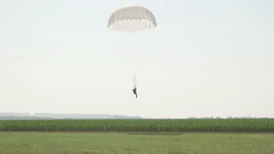 Aviatus: Учебно-тренировочный прыжок с круглым парашютом