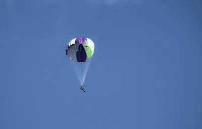 Мужчина погиб после неудачного прыжка с парашютом в Астане - 01.08.2023,  Sputnik Казахстан