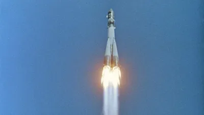 Школа 1310 - ⚡60 лет первому полету человека в космос! ⚡ 🚀12 апреля 1961  года, состоялся первый полет человека в космос. На корабле-спутнике «Восток  1» за 108 минут советский летчик Юрий Гагарин