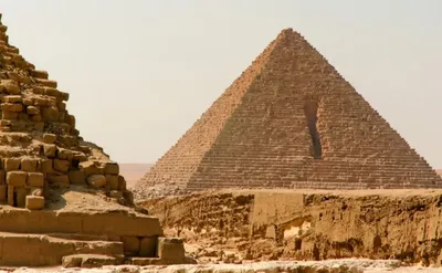 Khazar Travel and Tourism - 1. Пирамида Хеопса (также известна под  названием Пирамида Хуфу) – является седьмым чудом света и одной из  крупнейших египетских пирамид. 2. Более трёх тысяч лет пирамида являлась