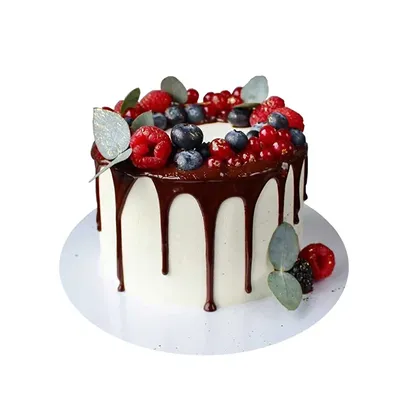 Праздничный торт, украшено ягодами, …» — создано в Шедевруме