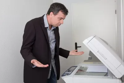 Принтер полосит или не печатает каким-либо цветом - YouTube