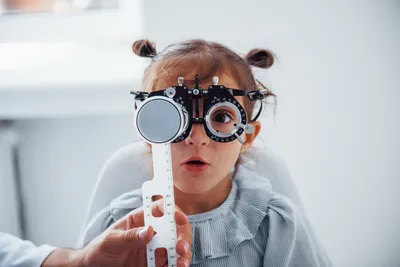 Как проходит проверка зрения у детей разных возрастов?