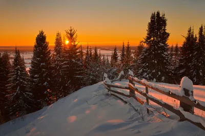 Рассвет зимой в деревне ярко красно…» — создано в Шедевруме