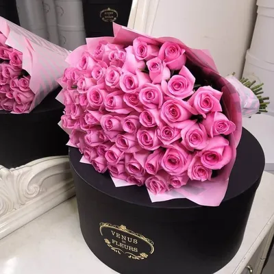 Букет из 51 свежей насыщенно розовой розы ~ Доставка цветов в Ижевске