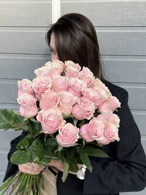 Нежно розовые кустовые розы