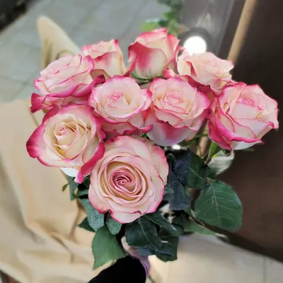 Букет из 101 разноцветной розы в крафте - купить в Москве по цене 4990 р -  Magic Flower