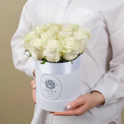 Букет в коробке из роз и эвкалипта в Оренбурге купить, заказать с доставкой  - Fleur