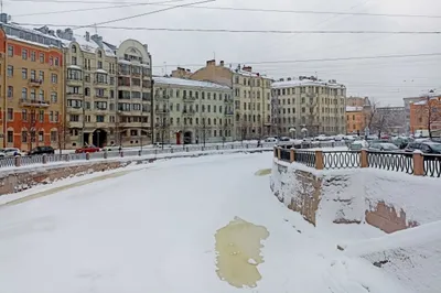 Теплый солнечный день в марте в жилом районе св.. Санкт-петербург  Редакционное Изображение - изображение насчитывающей зодчества, марш:  208846050