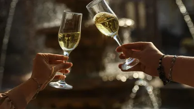 Откуда пошла традиция пить в новый год шампанское?