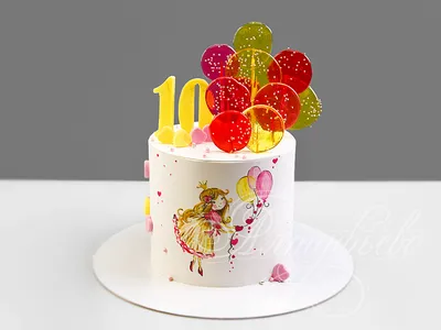 Обои на рабочий стол Праздничный торт с буквами happy birthday / с Днем  рождения, воздушные шарики и полосатые колпачки на белом фоне, обои для  рабочего стола, скачать обои, обои бесплатно