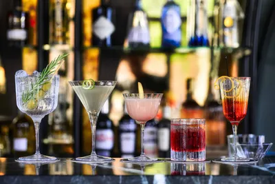 Какие алкогольные напитки можно смешивать – сочетание алкоголя