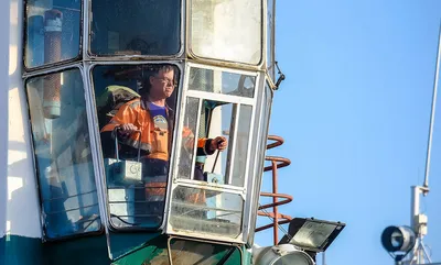 Голый крановщик на юго-востоке Москвы попал на видео - Мослента