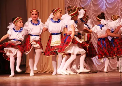 Венгерская полька женский танец» — создано в Шедевруме
