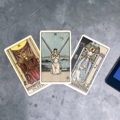 Tarot Spread: When You Know But Don't Know — Hermit's Mirror
