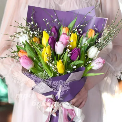 21 разноцветный тюльпан на 8 марта за 3980 ₽ с доставкой по Москве