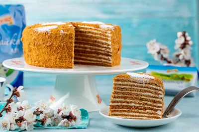 Видеорецепт: торт Медовик со сметанным кремом — Zira.uz
