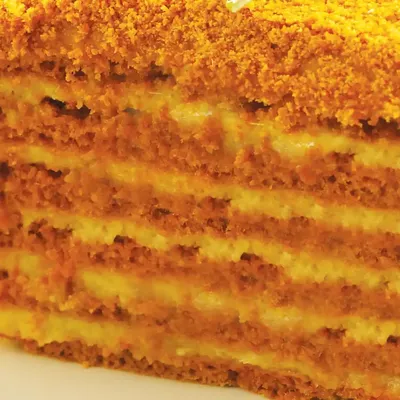 Торт «Медовик» с грецким орехом зам. с бесплатной доставкой на дом из  «ВкусВилл» | Тамбов