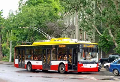 Как в Екатеринбурге ходит новый троллейбус с автономным подходом |  Областная газета
