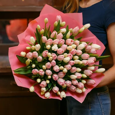 Какие цветы подарить женщинам на 8 Марта — советы флористов | 360°