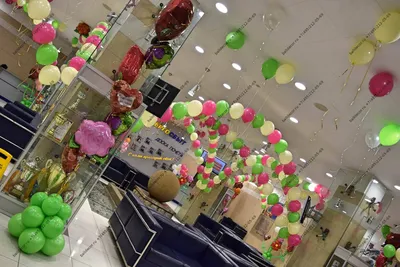 Оформление зала к 8 марту воздушными шарами в Москве с доставкой