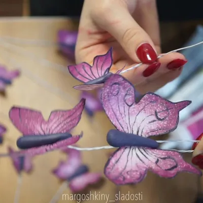 Торты на заказ Химки / Москва on Instagram: “ВАФЕЛЬНЫЕ БАБОЧКИ 🦋 Я  использую в видео тонкую бумагу, обычные гелевые красители, кисть и… |  Кисть, Бабочки, Красители