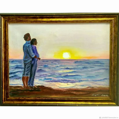 Влюбленная пара веселится и купается в морской воде на берегу на рассвете |  Премиум Фото