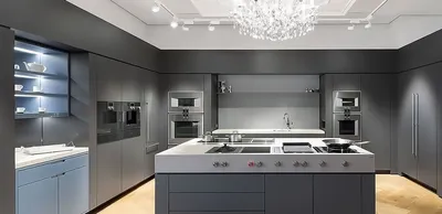 Современная встроенная кухня до потолка с холодильником - Кухни на заказ по  индивидуальным размерам в Москве