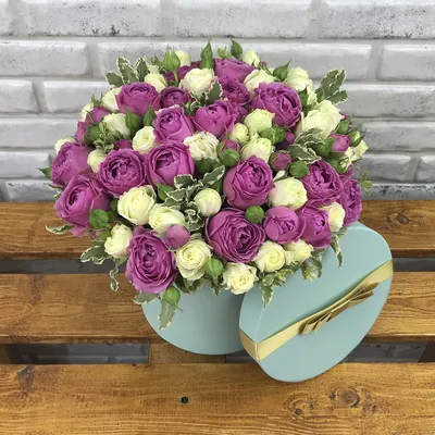 Цветы в коробке \"Белые Розы\" в Воркуте - Купить с доставкой по цене от 2  890 руб. | Цветы в коробке \"Белые Розы\" в интернет-магазине Ultra Flowers