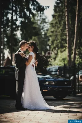 Жених и невеста | Свадебное фото © Михаил Барбышев, Тюмень | Свадебные  позы, Предсвадебная фотосессия, Свадебный снимок